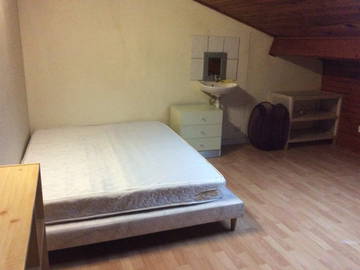 Roomlala | Quarto disponível em acomodação compartilhada no centro de Montreuim
