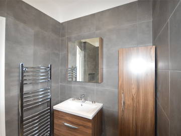 Roomlala | Quarto Duplo Brilhante e Bonito com Banheiro Privativo