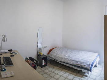 Roomlala |  QUARTO DUPLO COM LUMINOSIDADE PARA 1 PESSOA