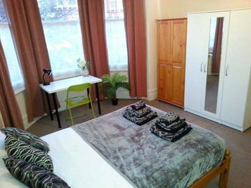 Roomlala | Quarto Duplo Espaçoso em Kilburn 801pcm