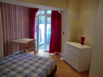 Roomlala | Quarto Duplo para Alugar - Disponível Imediatamente