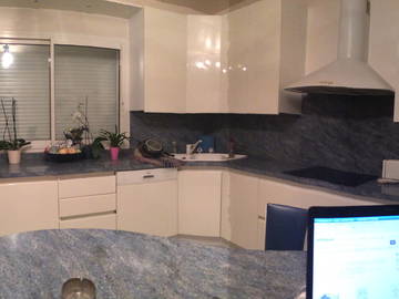 Roomlala | Quarto e banheiro em uma villa 