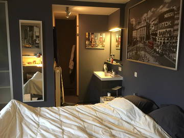 Roomlala | Quarto e suas comodidades em uma casa localizada em um bairro
