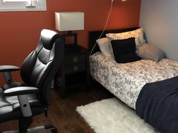 Roomlala | Quarto em um ótimo bairro em Ottawa