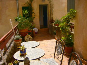 Roomlala | Quarto ensolarado para alugar no coração de Nîmes