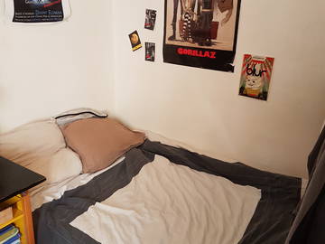 Roomlala | Quarto equipado em sala de estar ampla