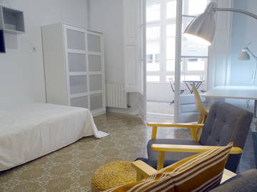 Roomlala | Quarto espaçoso com cama de casal (RH18-R8)