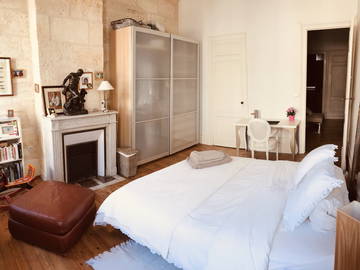 Roomlala | Quarto espaçoso em linda casa em Bordeaux