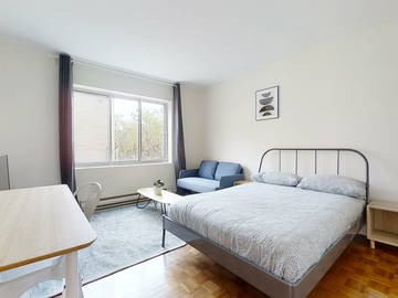 Roomlala | Quarto espaçoso - sala de estar sofá TV em apartamento compartilhado para 7 pessoas
