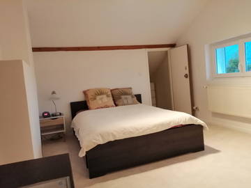Roomlala | Quarto/estúdio mobiliado para alugar em casa particular