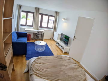 Roomlala | Quarto Grande 17m² - Acomodação Compartilhada com Terraço