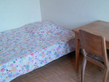 Roomlala | Quarto grande com cama de casal 