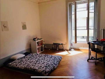 Roomlala | Quarto grande de 24 m² bem no centro de Lausanne