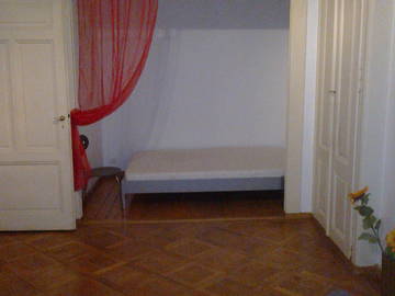 Roomlala | Quarto grande e agradável (26,5 m²/285 pés²) em apartamento grande, centro de Genebra