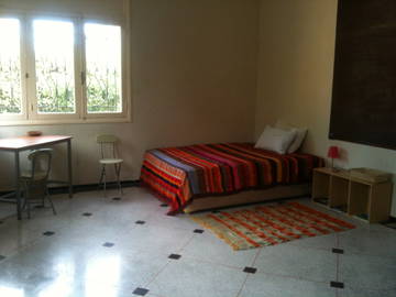 Roomlala | Quarto grande e bonito em casa particular