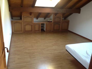 Roomlala | Quarto grande em uma casa grande! 