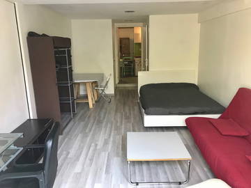 Roomlala | Quarto grande mobiliado