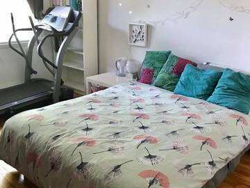 Roomlala | Quarto grande mobiliado
