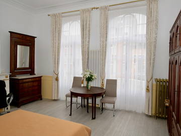 Roomlala | QUARTO GRANDE MOBILIADO para 1 pessoa: chuveiro e toalete p