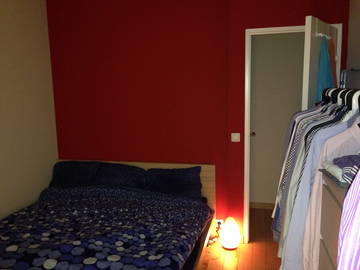 Roomlala | Quarto grande mobiliado para alugar em um apartamento reformado 