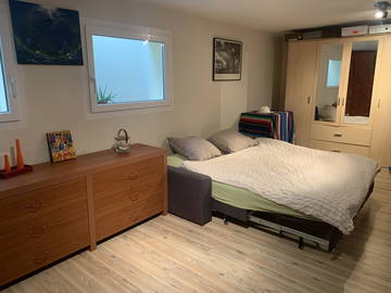 Roomlala | Quarto grande para estudante em casa de família