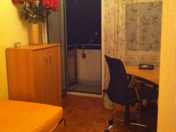 Roomlala | Quarto iluminado para alugar em um apartamento grande 