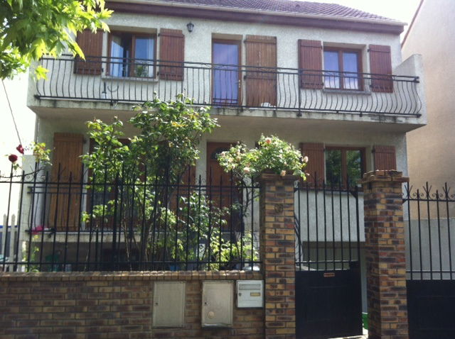 Hospedagem Em Casa De Família Bondy 72526