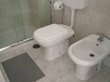 Chambre chez l'habitant à louer à Faro - photo 6 : salle de bain-6