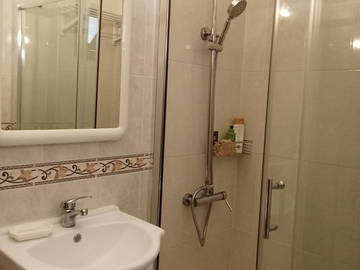Chambre chez l'habitant à louer à Faro - photo 3 : salle de bain-3