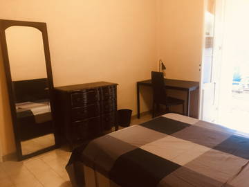 Roomlala | Quarto, La Timone, com varanda e acesso ao jardim