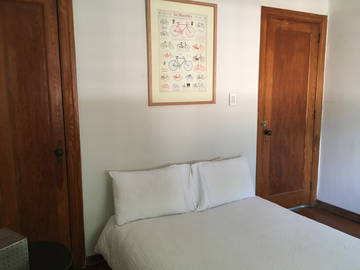 Roomlala | Quarto limpo e iluminado em uma linda casa no coração de Cond
