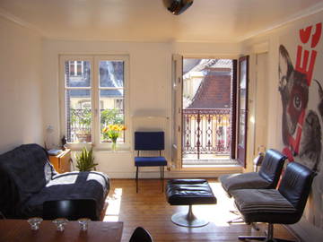 Roomlala | Quarto Luminoso com Vista do Telhado
