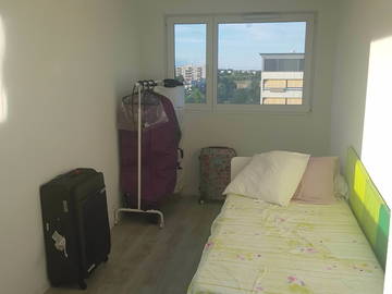 Roomlala | Quarto luminoso em Vaudagne Meyrin com tudo por perto