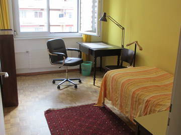 Roomlala | Quarto Mobilado em Apartamento Equipado em Alojamento Partilhado para 3 Pessoas