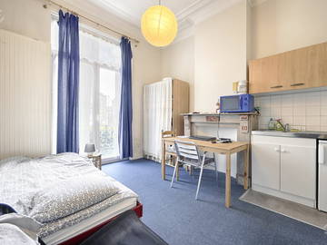 Roomlala | Quarto mobiliado - Bairro Europeu