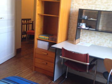 Roomlala | Quarto mobiliado + cozinha compartilhada
