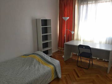 Roomlala | Quarto mobiliado e individual para alugar