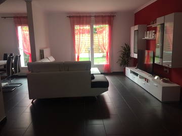 Roomlala | Quarto mobiliado em casa independente