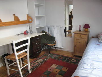 Roomlala | Quarto mobiliado na casa do residente 