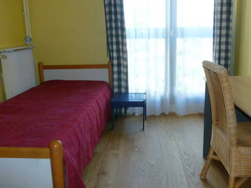 Roomlala | Quarto mobiliado na casa do residente em Rueil 