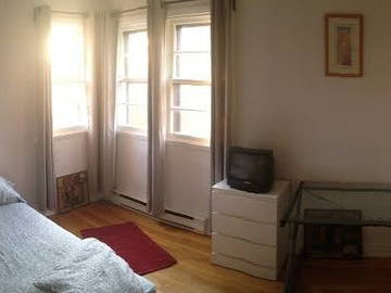 Roomlala | Quarto mobiliado para alugar em Montreal (QC)
