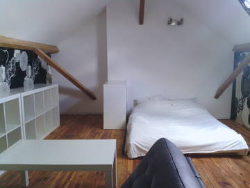 Roomlala | Quarto mobiliado para alugar na casa de um residente