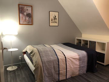 Roomlala | Quarto mobiliado para alugar na casa de um residente