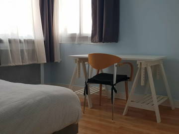 Roomlala | Quarto mobiliado para alugar na casa de um residente