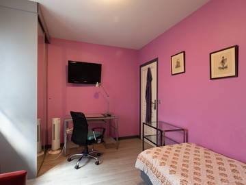 Roomlala | Quarto mobiliado para alugar por semana ou mês