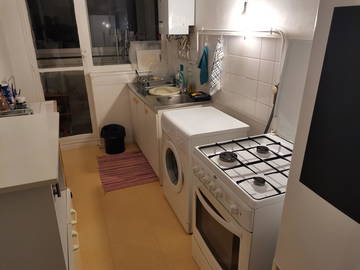 Roomlala | Quarto mobiliado para aluguel semanal