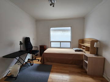 Roomlala | Quarto mobiliado para homem.