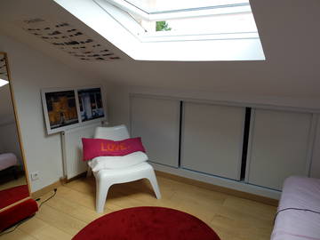 Roomlala | Quarto moderno para alugar em uma casa