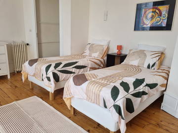 Roomlala | Quarto muito grande em casa particular