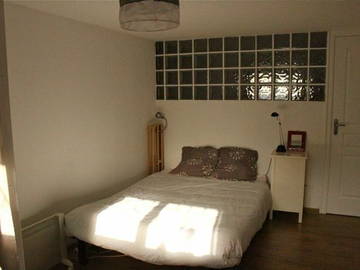 Roomlala | Quarto na casa do residente Bègles